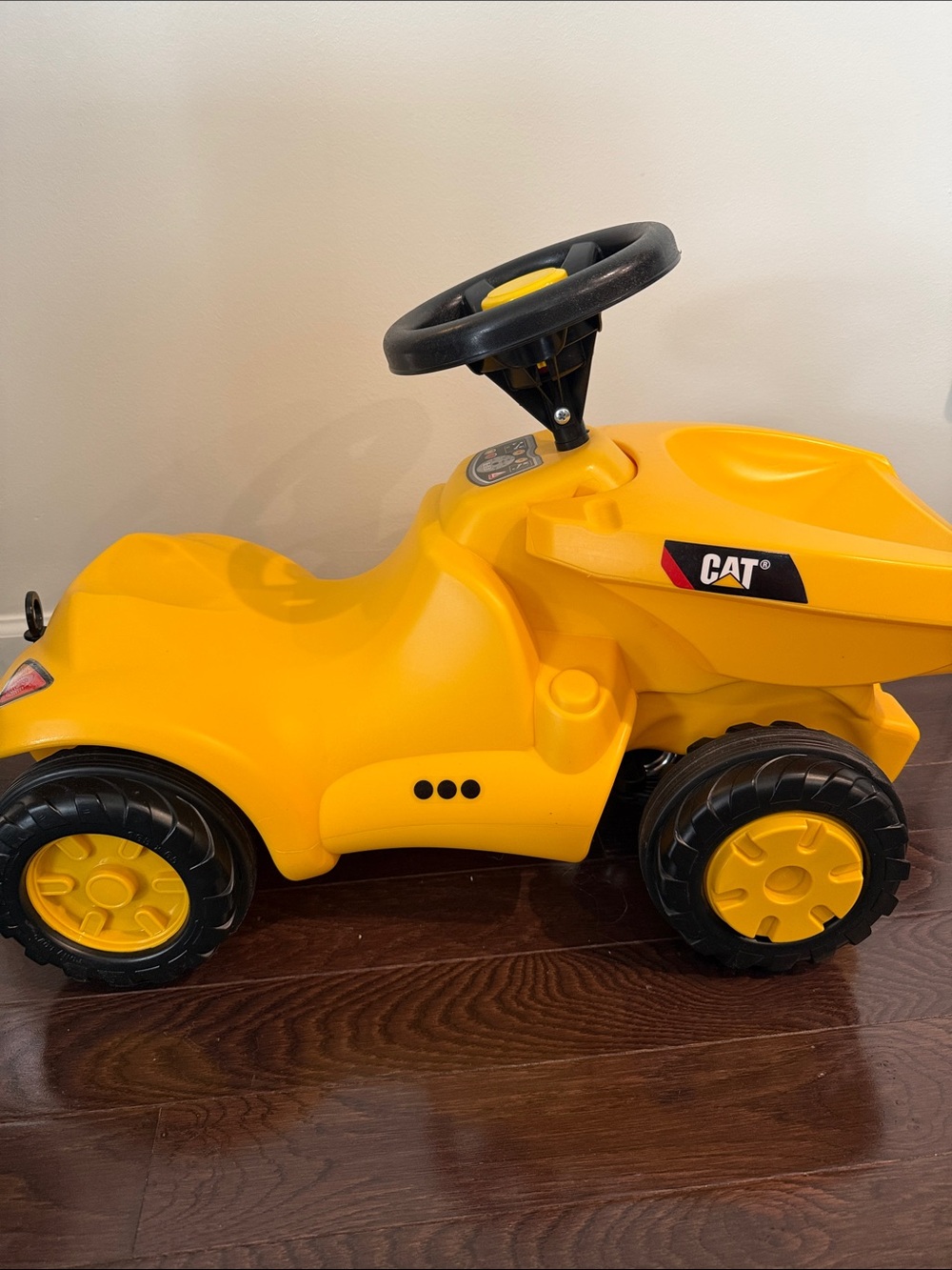 Caterpillar Dump Truck Yellow Ride-On Construction Tractor for Kids!